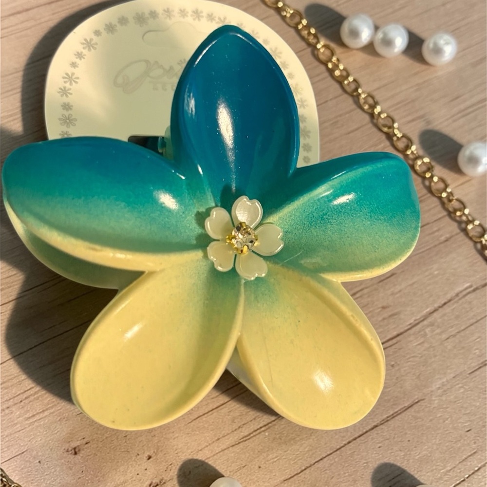 Flower Gradient Hair Clip - Blue to Yellow